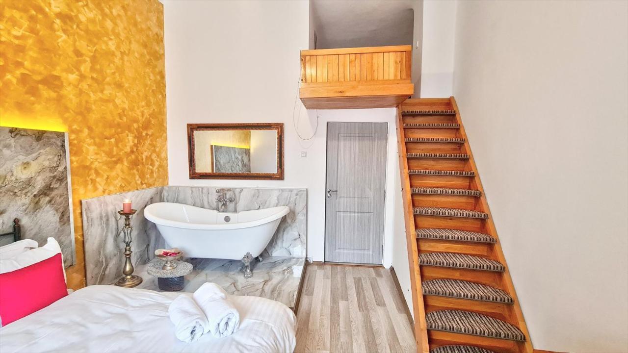 Appartamento Royal Mansion In Unirii Square Cluj-Napoca Esterno foto